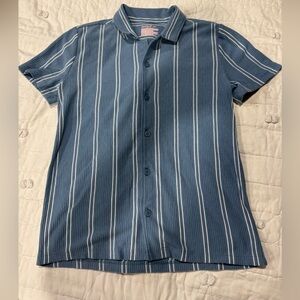 Boys short sleeve button down Cat & Jack Navy Striped Casual Shirt